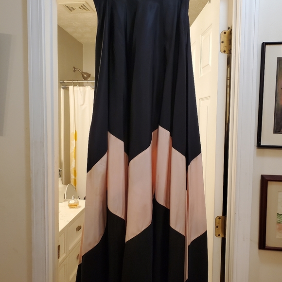 Exquisitely Paneled Long Vintage Skirt - Picture 3 of 4